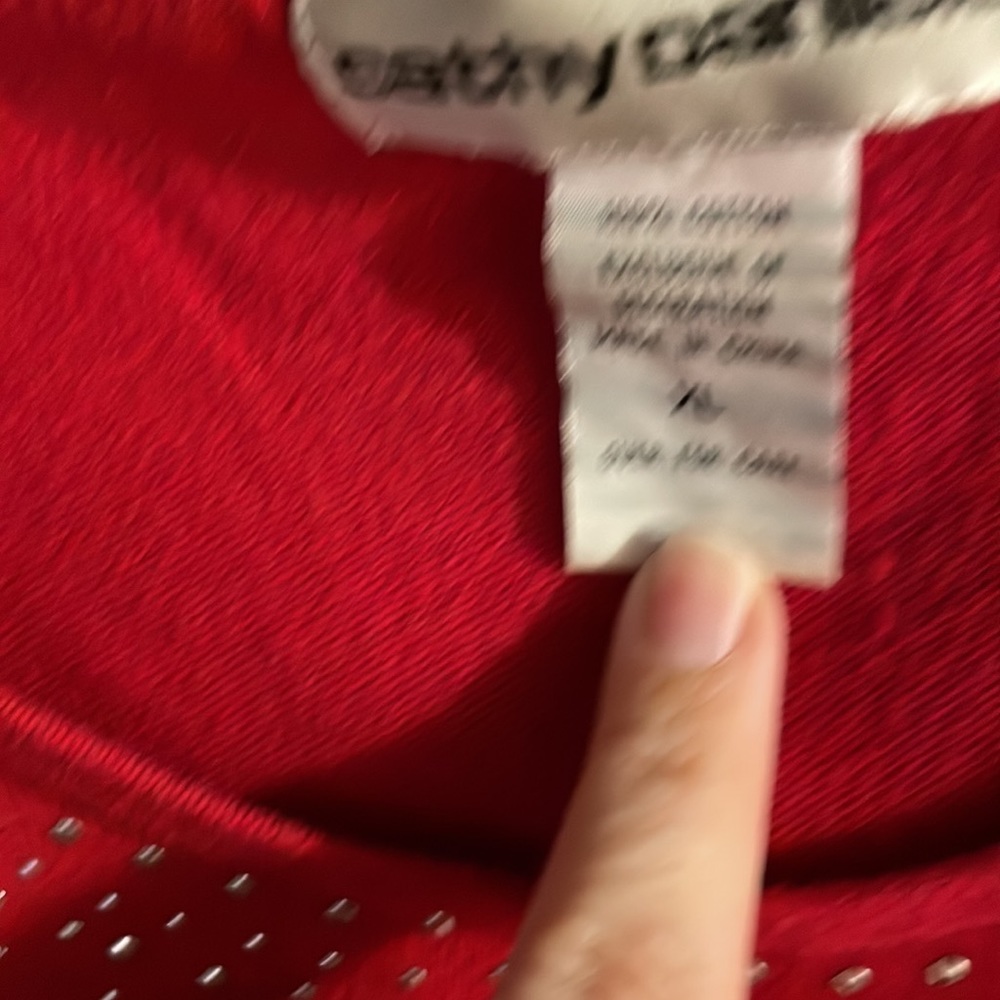 Red sweater - Picture 3 of 5